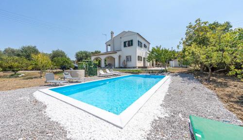 Villa with Garden View