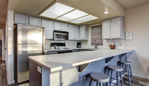 Ocean View 2 room/loft condominium - 1.5 miles south of The Waves