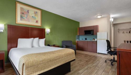 Queen Room - Non-Smoking