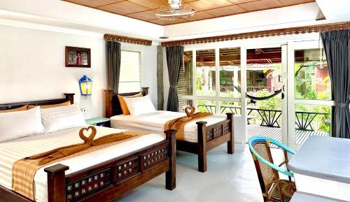 Villa with Garden View