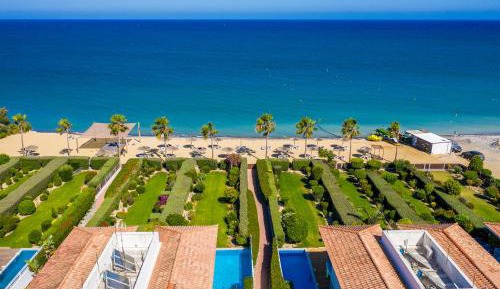 Three-Bedroom Villa with Private Pool and Sea View