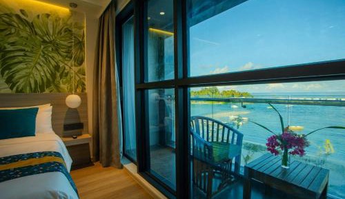 Deluxe Double Room with Balcony and Sea View