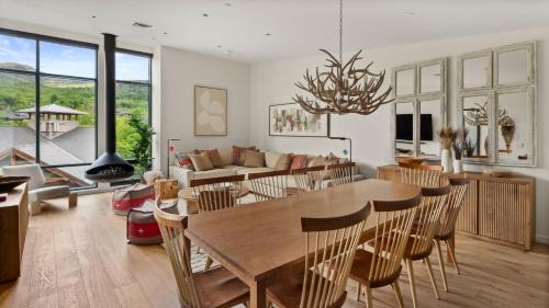 Apartment with Mountain View
