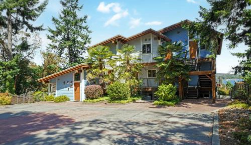 Two-Bedroom Apartment with Ocean View