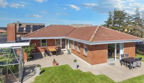 Three-Bedroom Holiday Home 
