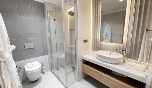 Deluxe Suite with Spa Bath