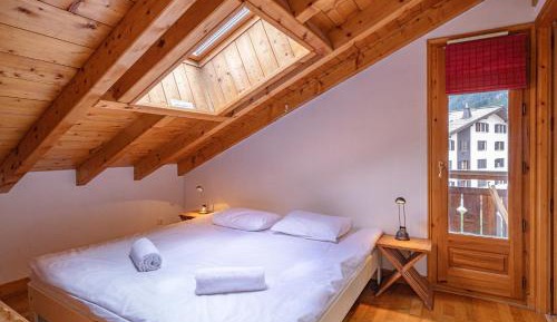 Three-Bedroom Apartment with Mountain View (6 People)