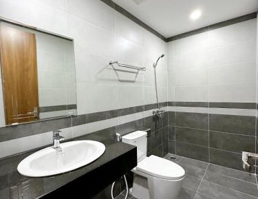 One-Bedroom Apartment with Balcony