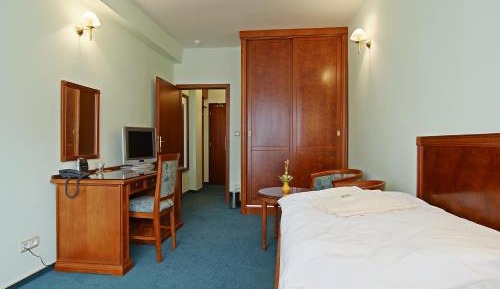 Single Room with Private Bathroom