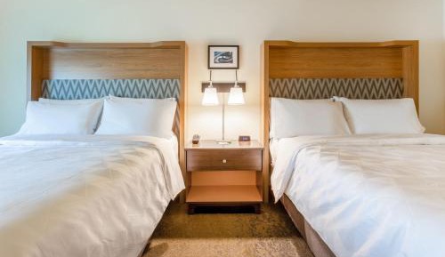 Queen Room with Two Queen Beds - Disability Access with Bath Tub