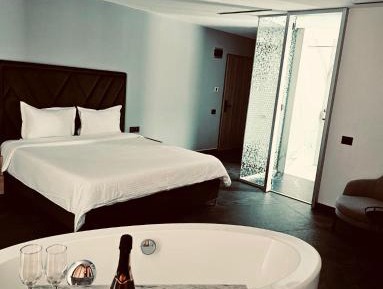 Deluxe Double Room with bathtub