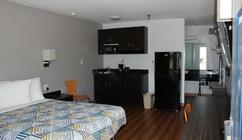 Queen Room - Non-Smoking