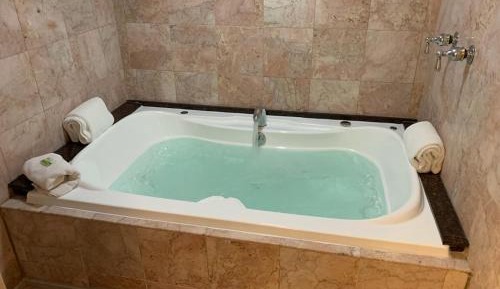 Studio with Spa Bath