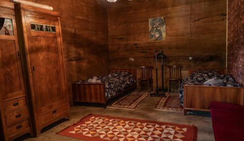 Deluxe Double Room (2 Adults + 1 Child)