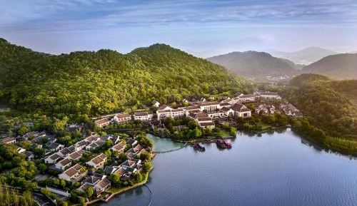 Deluxe King Room with Garden View