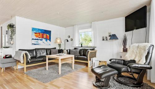 Three-Bedroom Holiday Home 