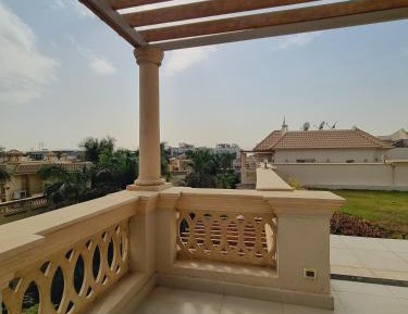 3 Bedroom Duplex with Private Garden