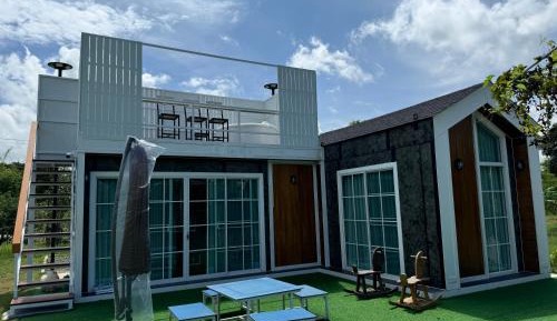 Villa with Garden View