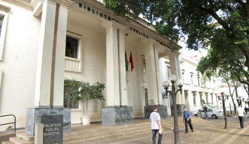 One-Bedroom Apartment with City View