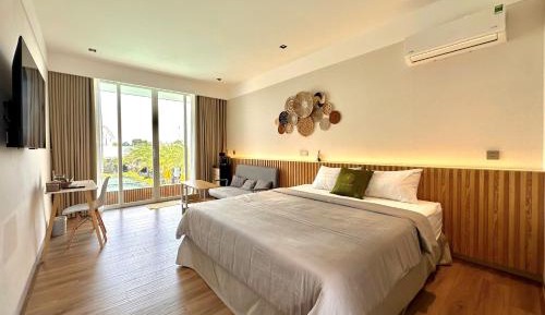 King Room with Pool View