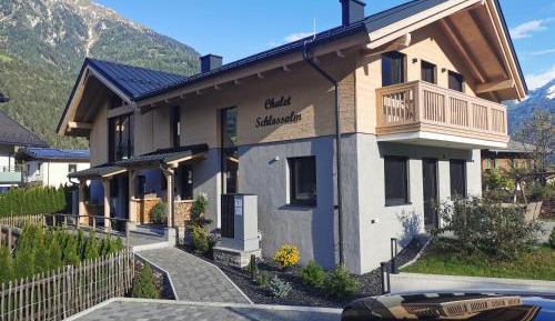Three-Bedroom Holiday Home 