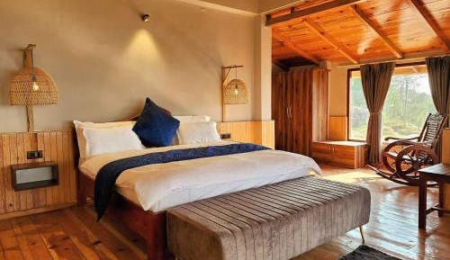 Suite with Mountain View