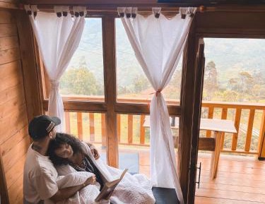 Family Room with Mountain View