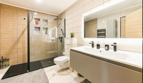 One-Bedroom Apartment with Terrace