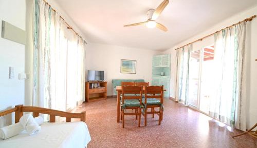 Bungalow with Garden View