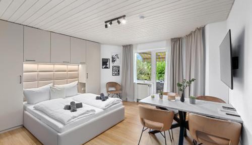 Superior One-Bedroom Apartment with Balcony