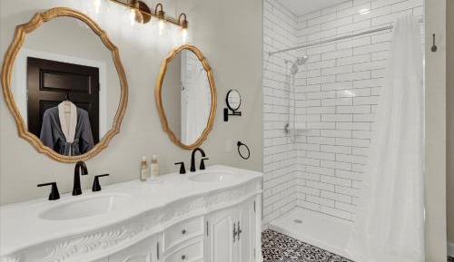 King Room with Spa Bath