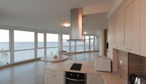 Deluxe Two-Bedroom Apartment with Sea View