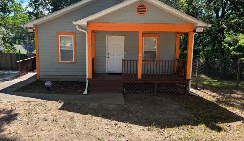 Queen Room with Shared Bathroom