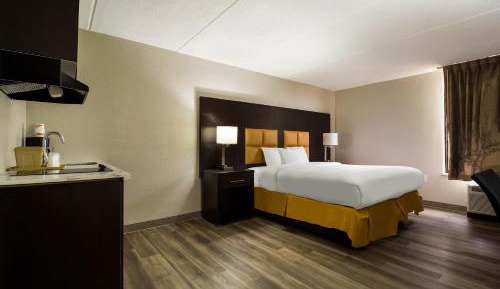  King Suite - Non Smoking