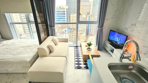 Apartment with City View