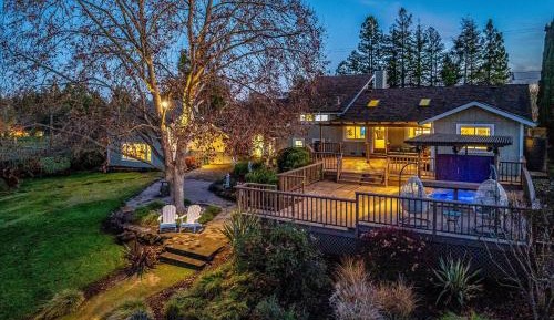 Three-Bedroom Holiday Home 