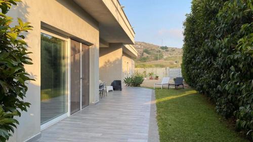 Villa with Garden View