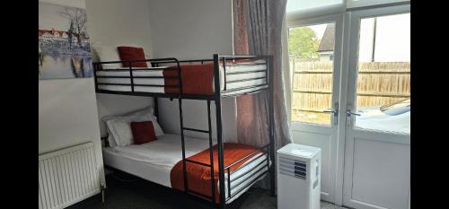 Deluxe family room for 4