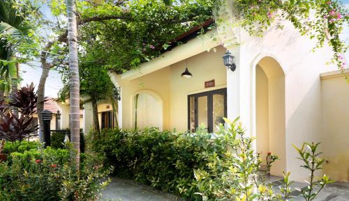Deluxe Bungalow with Garden View