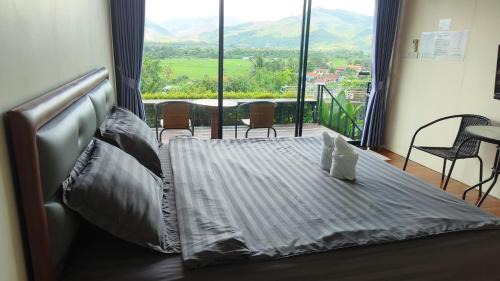 Family Room with Mountain View