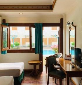 Deluxe Double or Twin Room with Pool Access