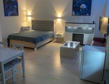 Studio Apartment with One Double Bed