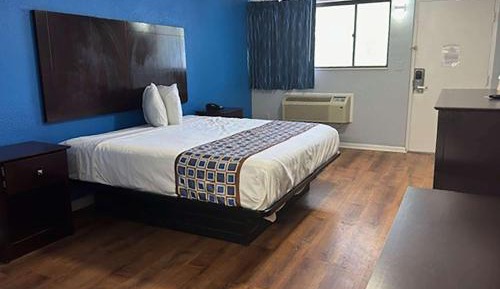 King Room - Non-Smoking