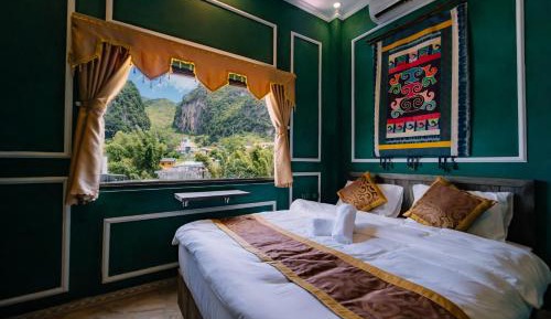 Double Room with Mountain View