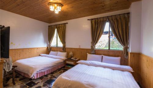 Quadruple Room with Private Bathroom
