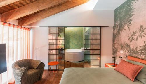 Queen Room with Spa Bath