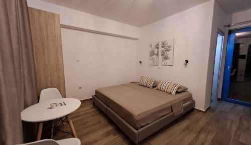 Studio Apartment with Queen Bed