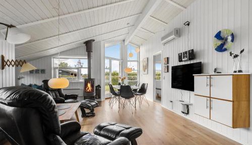 Three-Bedroom Holiday Home 