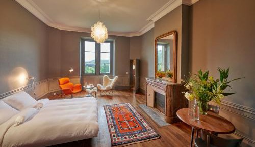 Suite with Mountain View