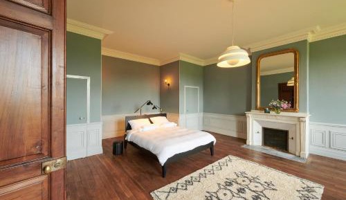 Suite with Mountain View